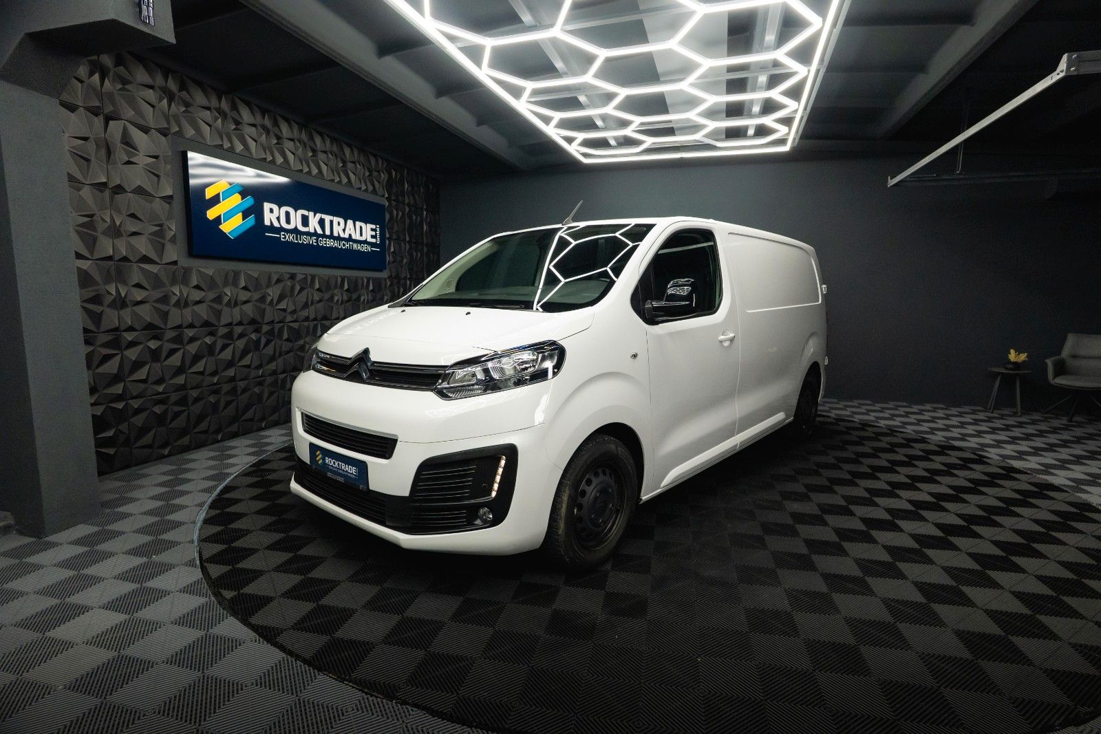 Fahrzeugabbildung Citroën Jumpy Kasten Club M Automatik *Regalsystem*360°*