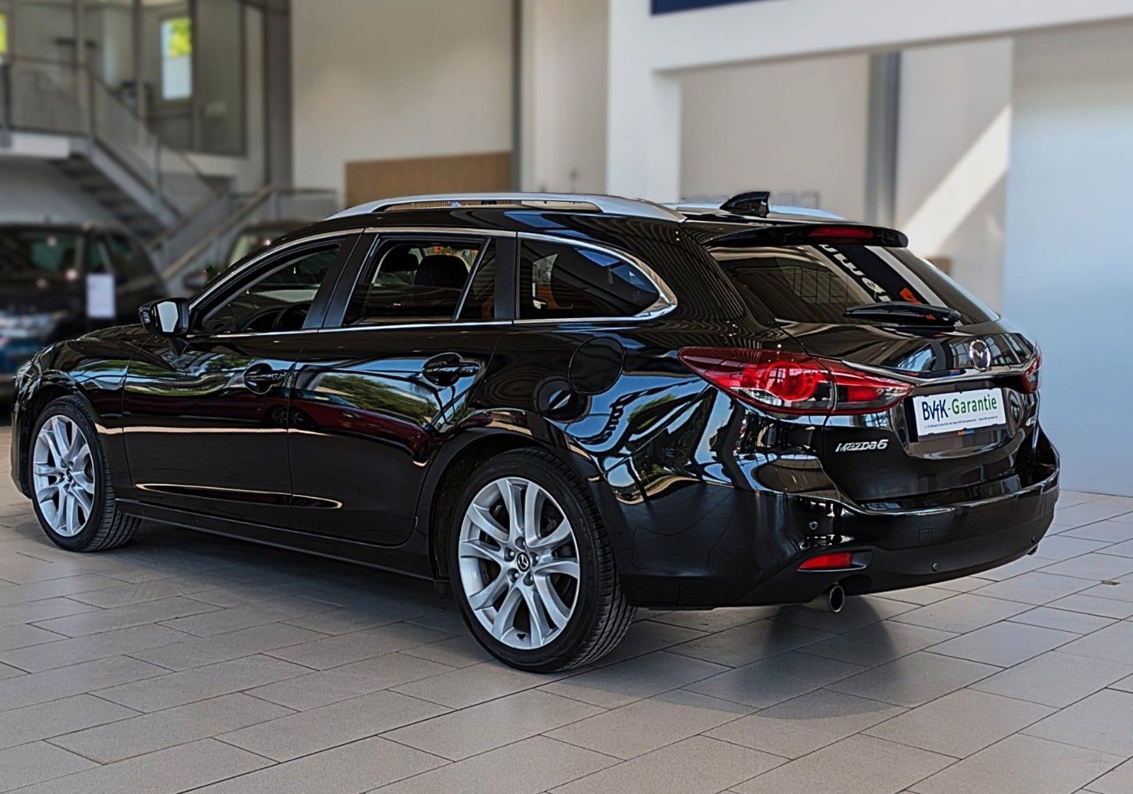 Fahrzeugabbildung Mazda 6 Kombi Center-Line KLIMAAUT SITZHEIZG NAVI 19''