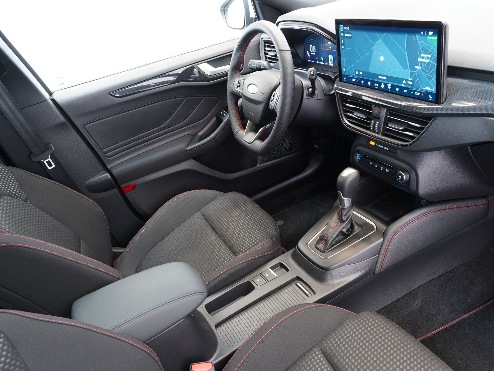 Fahrzeugabbildung Ford Focus Turnier ST-Line X 1.0 EcoBoost PANO