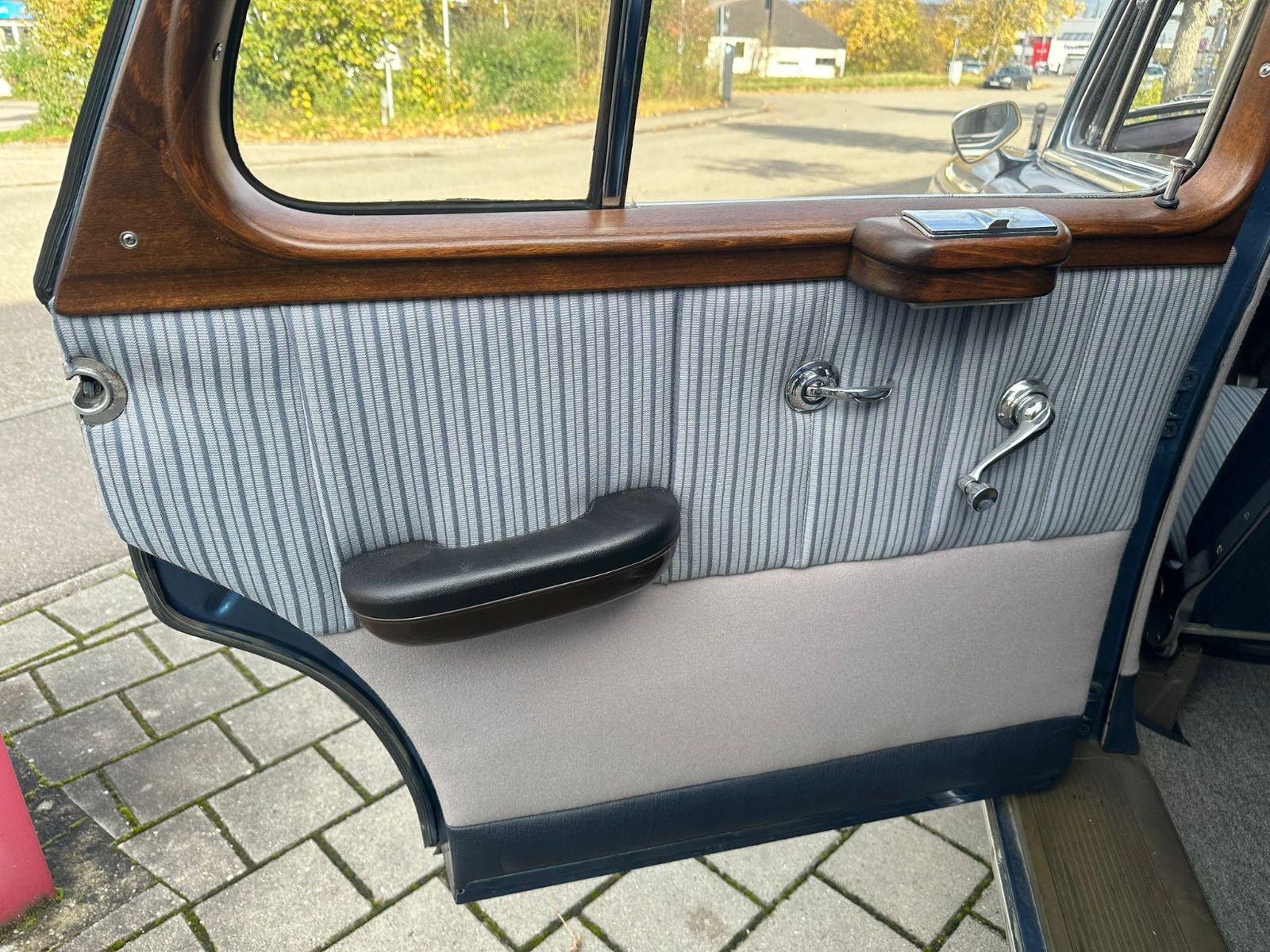 Fahrzeugabbildung Mercedes-Benz 220 S Ponton aus dem Jahr 1956