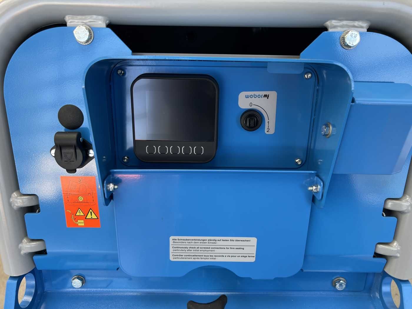 Fahrzeugabbildung Weber Weber CR 9 WSA Hatz-Diesel / 743 kg Rüttelplatte