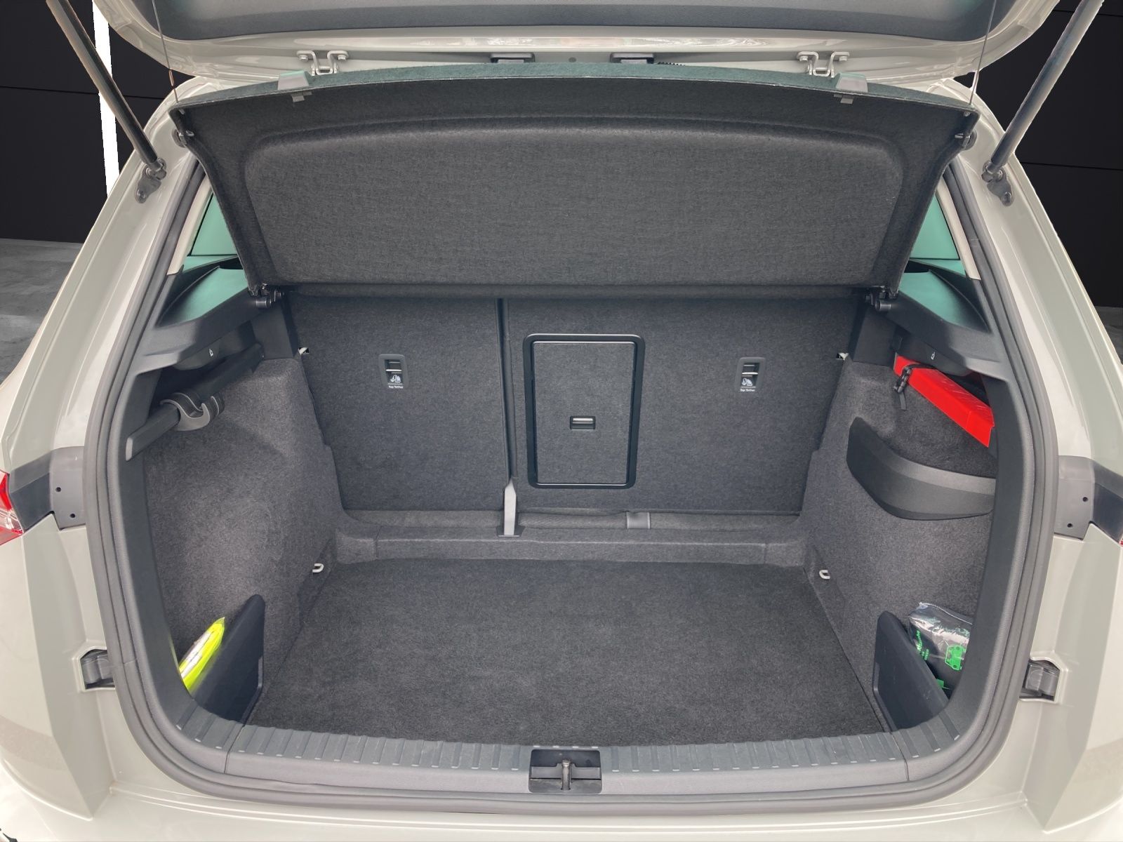 Fahrzeugabbildung SKODA Karoq TSI Ambition