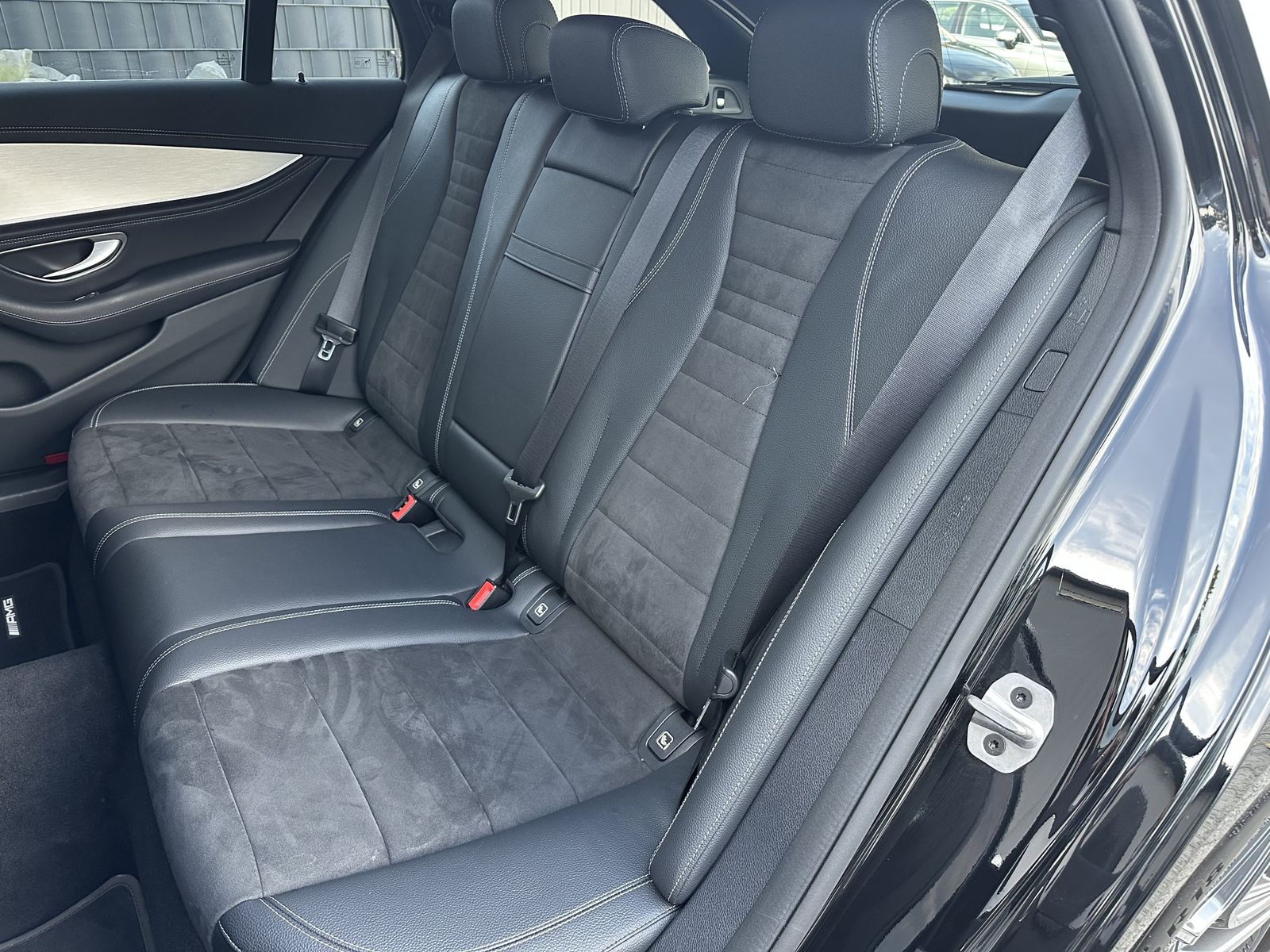 Fahrzeugabbildung Mercedes-Benz E 400d T 4M AMG-Line NAV+LED+360°+WIDESCREEN+1HD