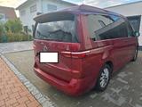Volkswagen T7 California - rote Volkswagen T7 California