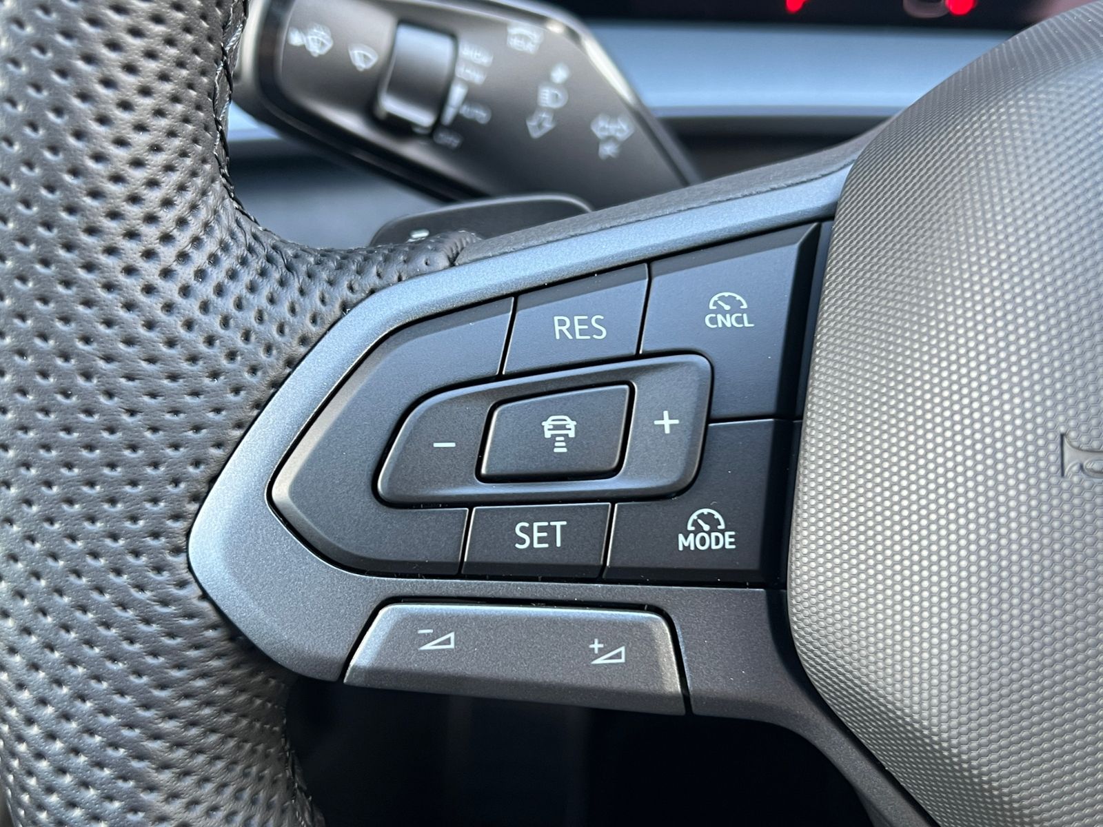 Fahrzeugabbildung Volkswagen Tayron R-Line 2.0 TDI DSG 4MOTION *Panorama, Bla