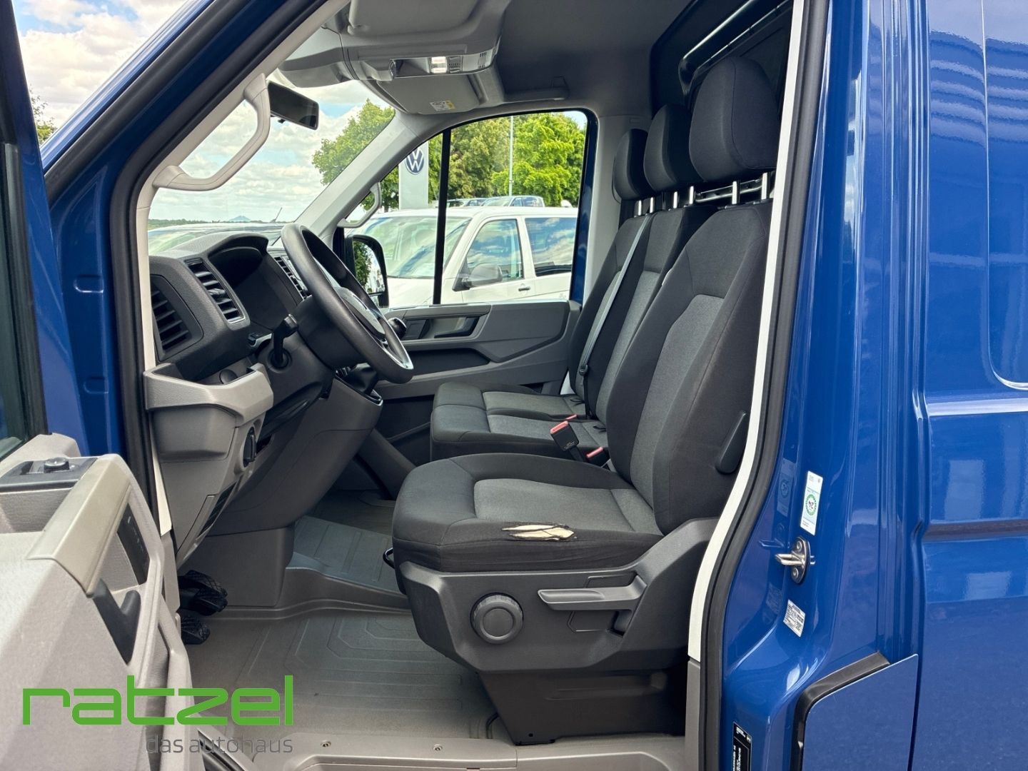 Fahrzeugabbildung Volkswagen Crafter 35 Kasten MR 2.0 TDI StandHZG AHK Navi S