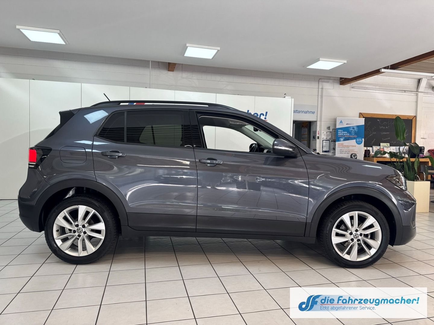 Fahrzeugabbildung Volkswagen T-Cross 1.0 TSI 85 kW Life Digitales Cockpit LED
