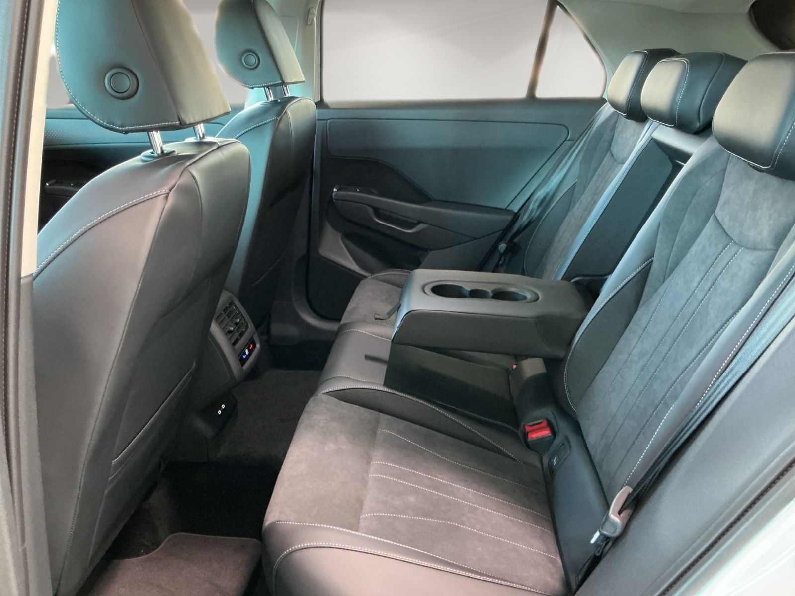 Volkswagen T-Roc - Bild 12