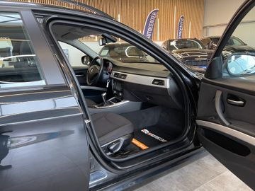 BMW 318i  Touring *NAVI*KLIMA*TEMPOMAT*>SZHZ*