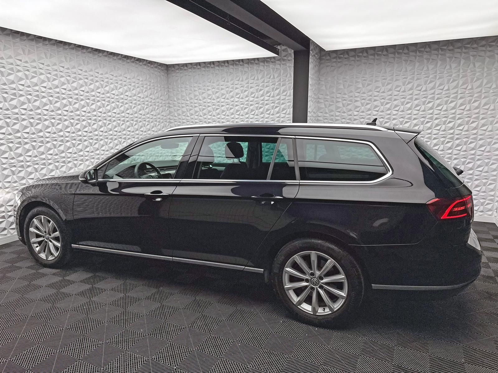 Fahrzeugabbildung Volkswagen PASSAT 1.8 TSI HIGHLINE/ACC/MASSAGE/VIRTUAL/DCC