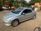 Peugeot 206 CC 1.6 16V Cabrio  1. Hand  ... - Peugeot 206 mit Benzin-Antrieb: Cabrio, 1.6