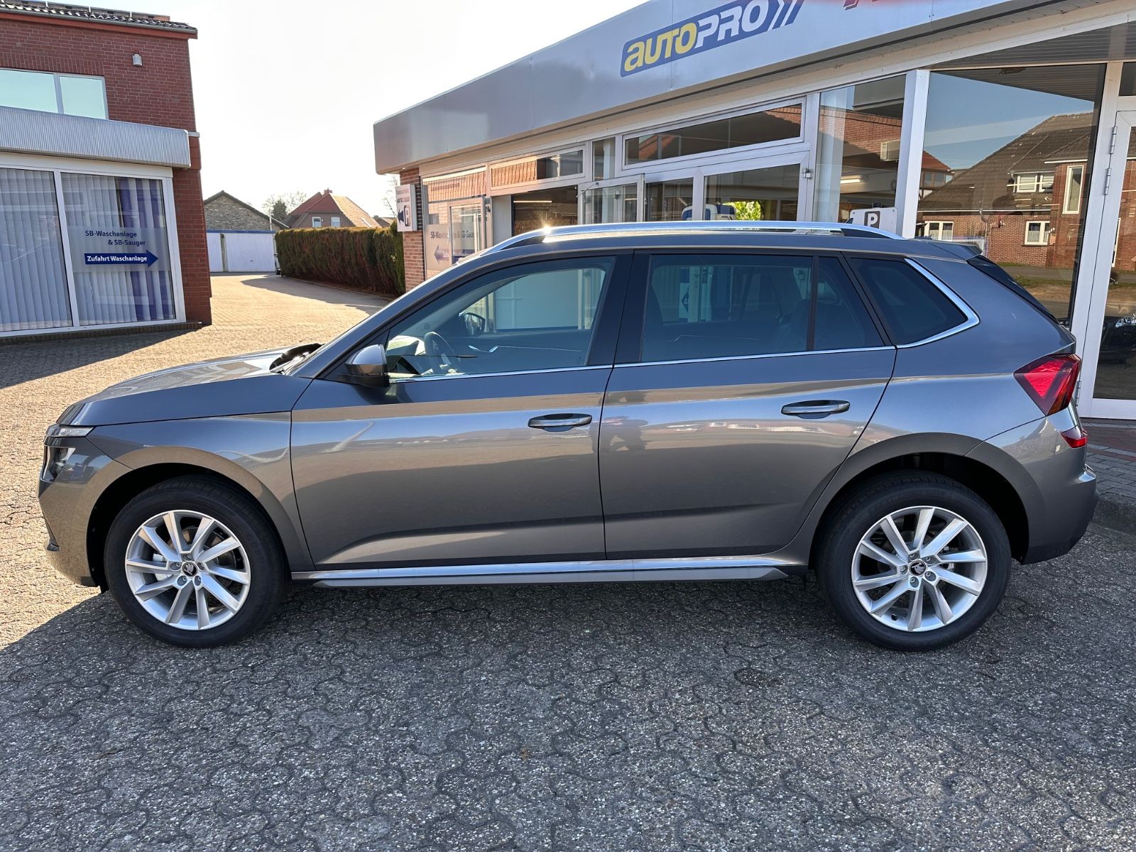 Fahrzeugabbildung SKODA Kamiq Selection 1.0 TSI DSG ACC/LED/PDC/eHeck