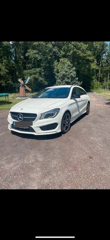 MERCEDES-BENZ Mercedes Benz CLA Shooting Brake 220CDI AM...