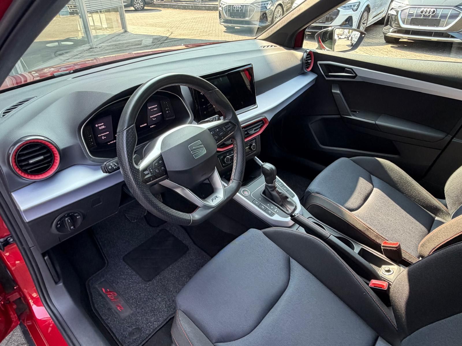 Fahrzeugabbildung SEAT Arona 1,5 TSI FR DSG >LED+NAVI+SHZ+KAM+ACC+DAB+