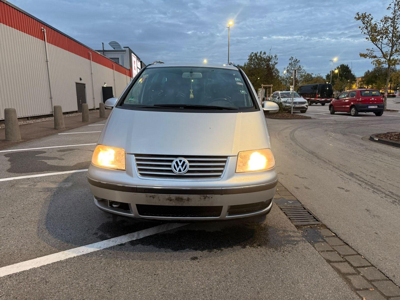Volkswagen Sharan 2005 — салон