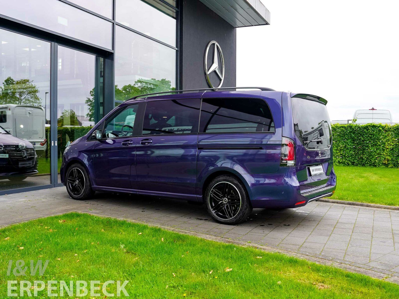 Fahrzeugabbildung Mercedes-Benz V 300 d AVANTGARDE L AMG AHK Distronic Airmatic