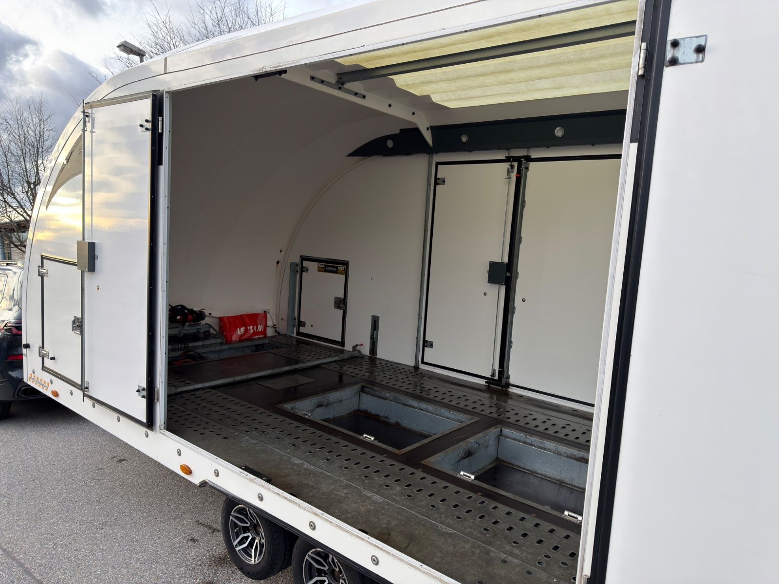 Fahrzeugabbildung Brian James Racetransporter RT6