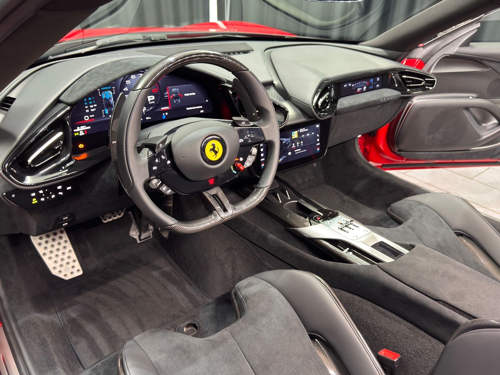 Fahrzeugabbildung Ferrari 12Cilindri|LIFT|FULL-CARBON|RACING-SEAT|ON STOCK