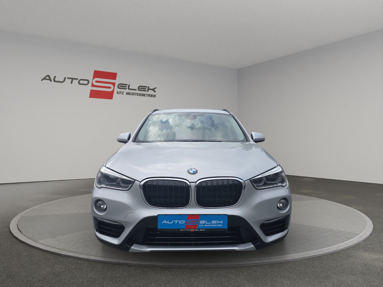 Fahrzeugabbildung BMW X1 xDrive 18 d Sport Line Advantage Parkassiste