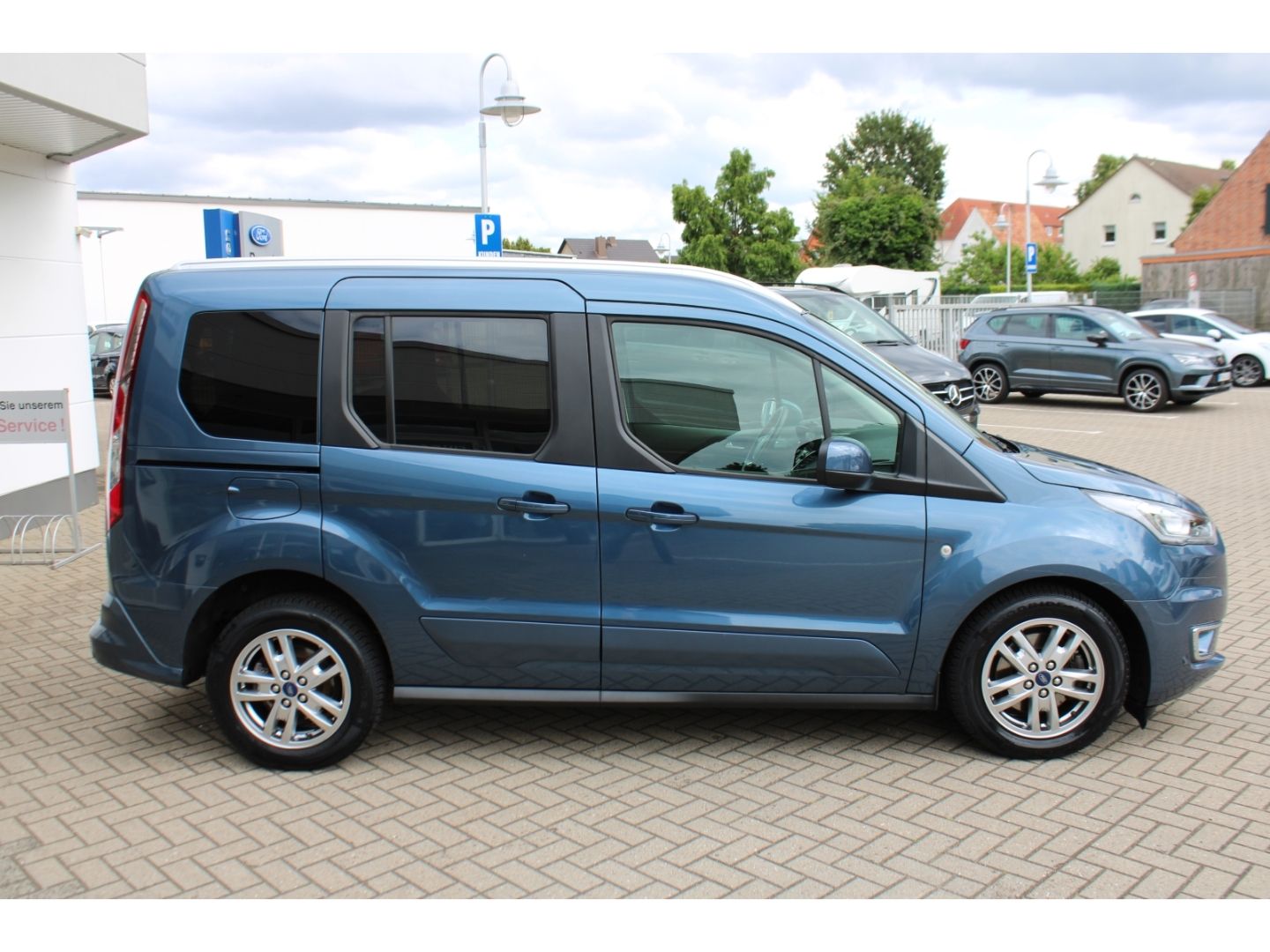 Fahrzeugabbildung Ford Tourneo Connect 1.5 TDCi Xenon Navi PDC RFK AHK