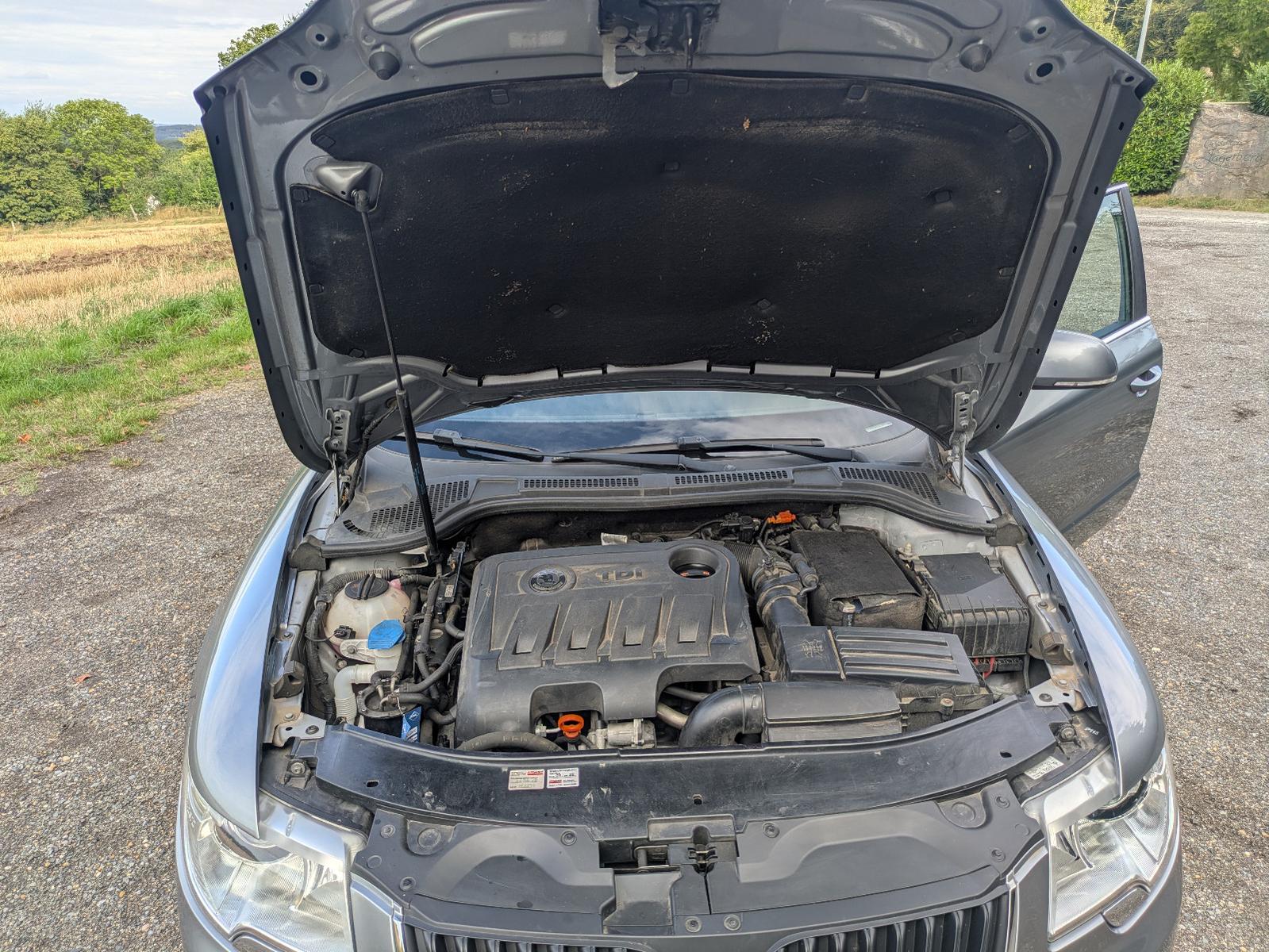 Skoda Superb 2011 — photo 11