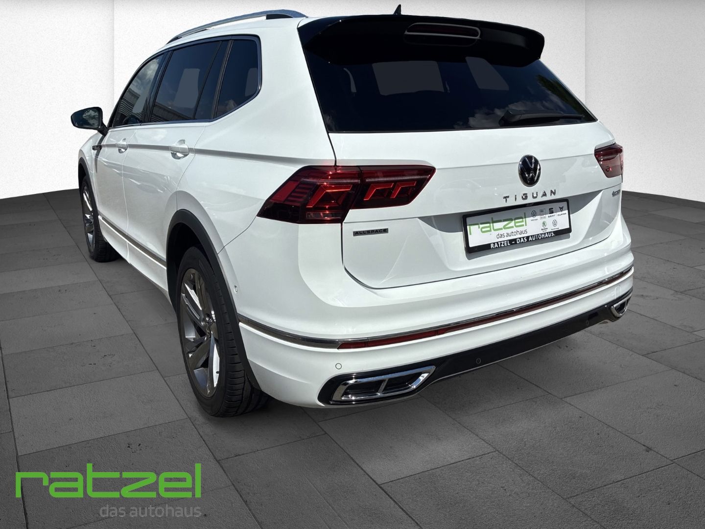 Fahrzeugabbildung Volkswagen Tiguan Allspace 4Motion R-Line 2.0 TSI DSG Area