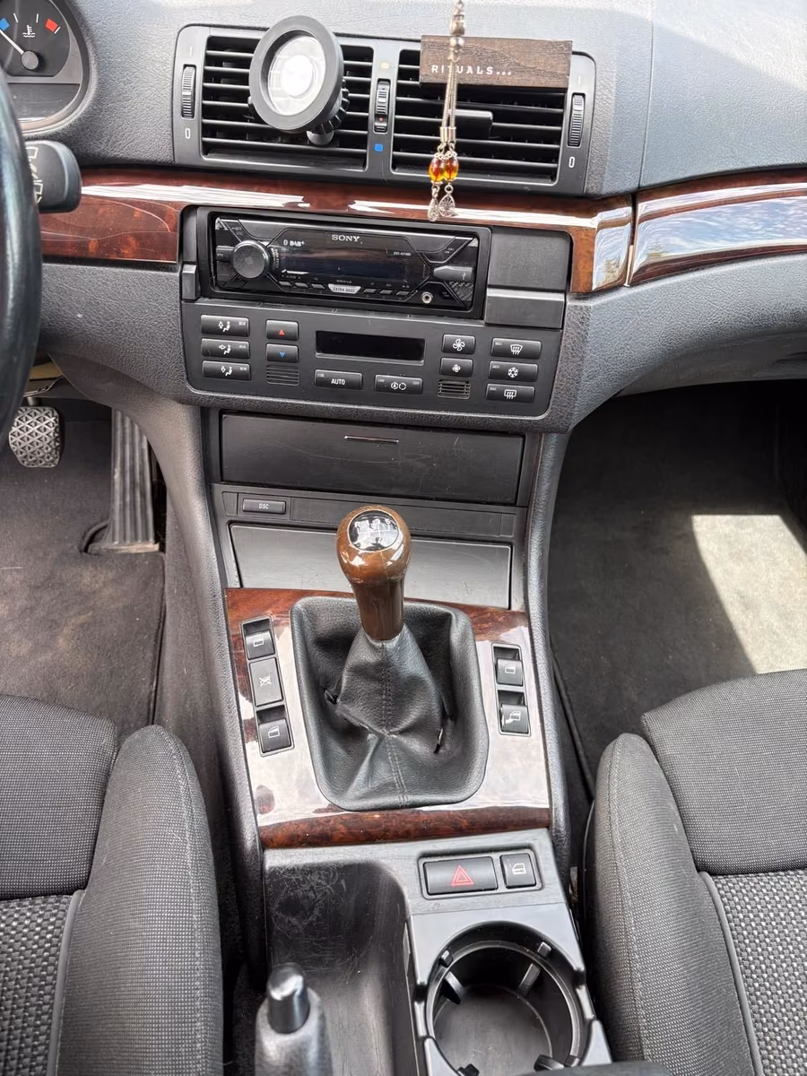 BMW 318 2004 — photo 8