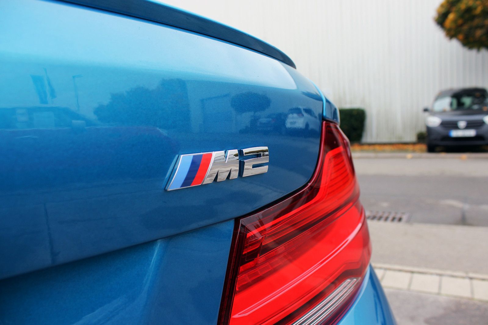 Fahrzeugabbildung BMW M2 Coupé DKG Carbon Dach PDC KAM TEMP H&K LED