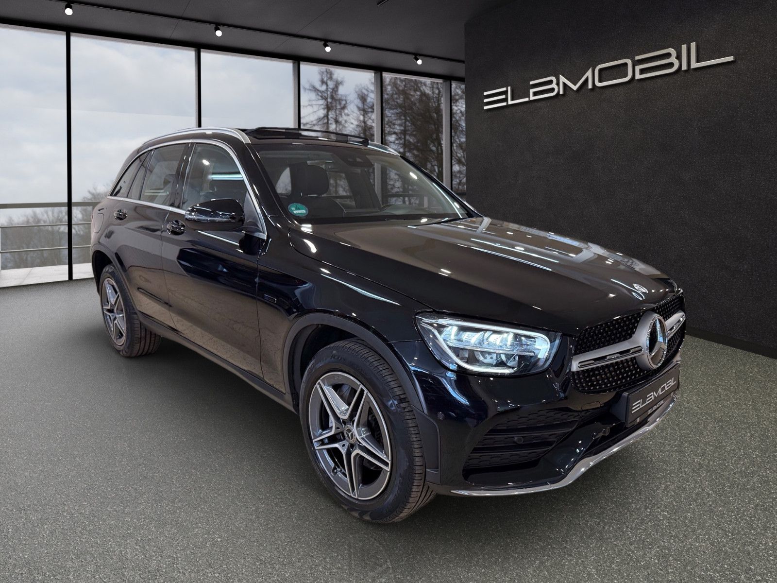 MERCEDES-BENZ GLC 300 e 4Matic 9G-TRONIC*AMG-Line*Panorama*LED