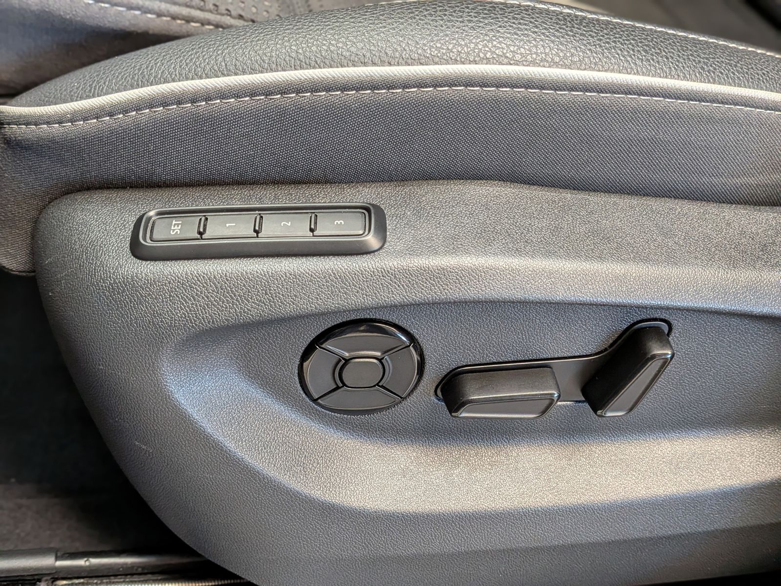 Fahrzeugabbildung SKODA Kodiaq 2.0TDI SPORTLINE*MEMOR*CAM*LED*ACC*7-SITZ