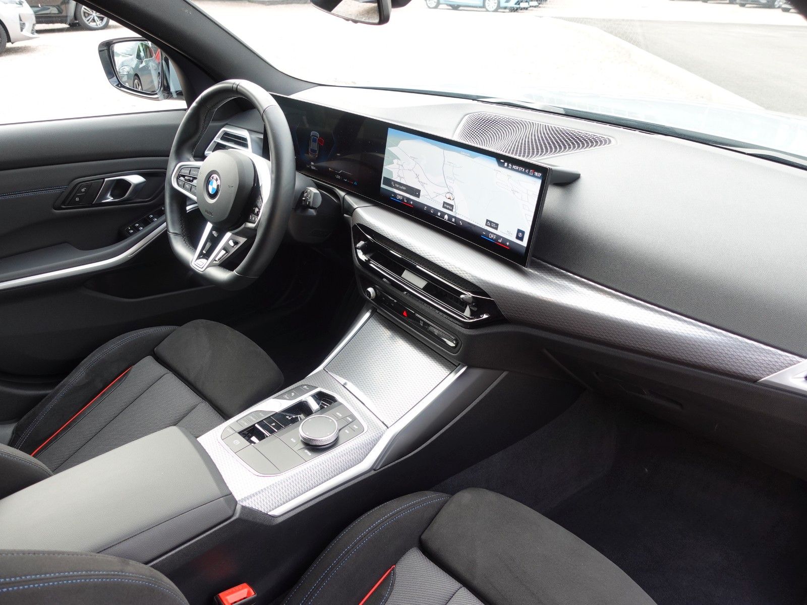 Fahrzeugabbildung BMW 318i Touring A M Sportpaket LMR19"/LED/Navi/Keyl