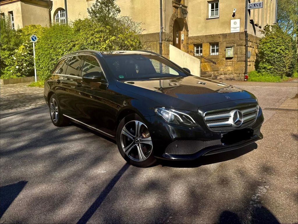 Image of Mercedes-Benz E 220