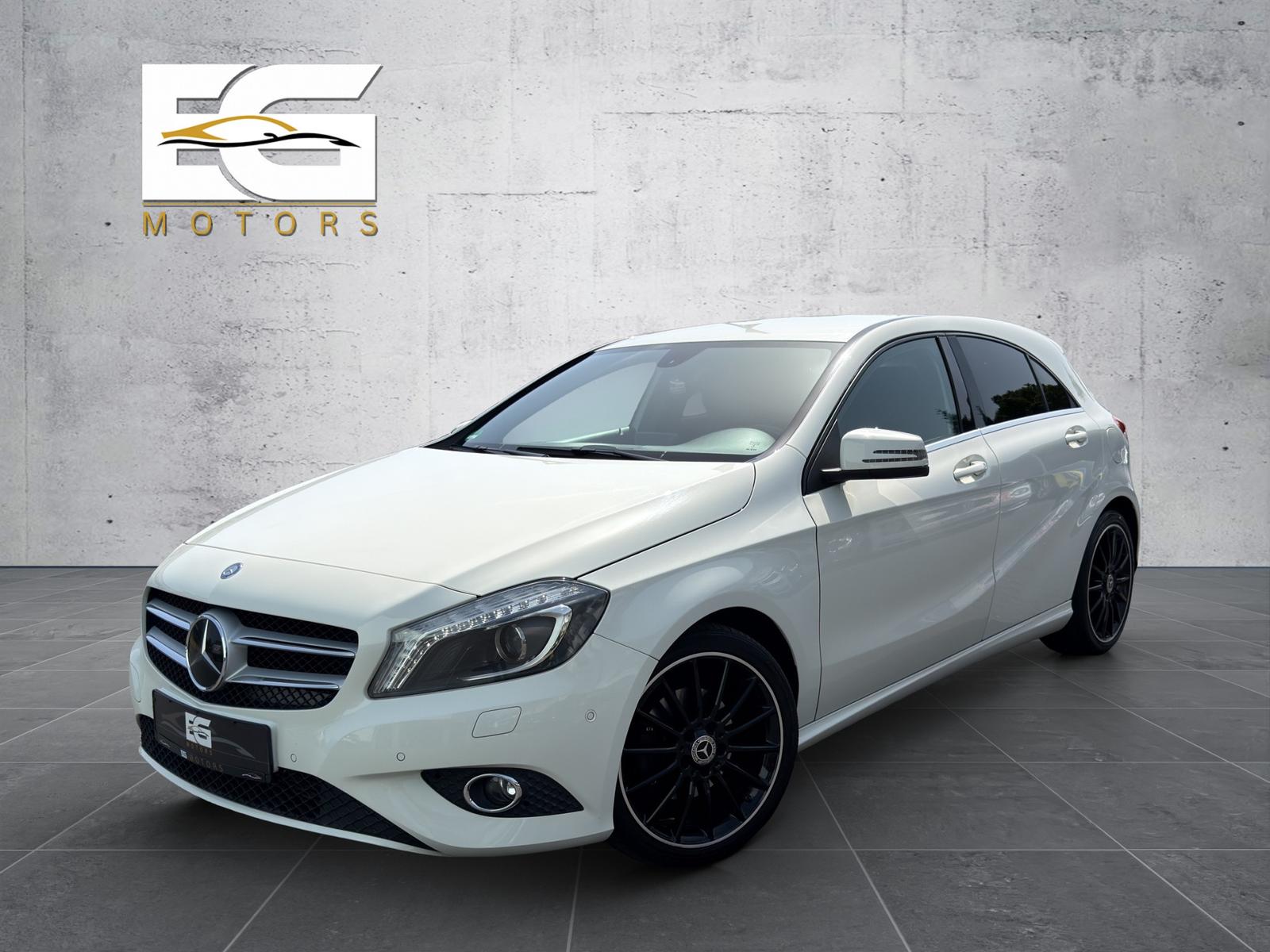 Mercedes-Benz A A 180 Urban Automatik *XENON*LED*SHZ*NAVI*