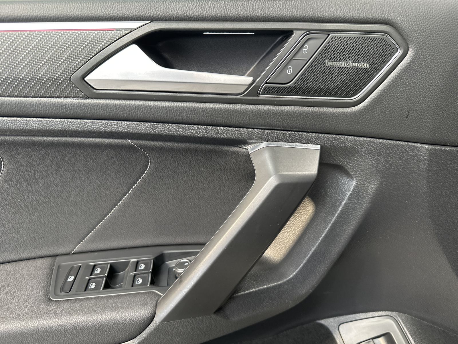 Fahrzeugabbildung Volkswagen Tiguan Allspace R-Line 4M NAV+IQLIGHT+PANORAMA