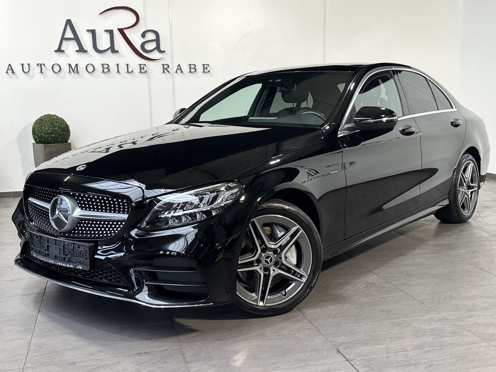 Fahrzeugabbildung Mercedes-Benz C 300e Limousine AMG-Line NAV+LED+PANO+AHK+ACC