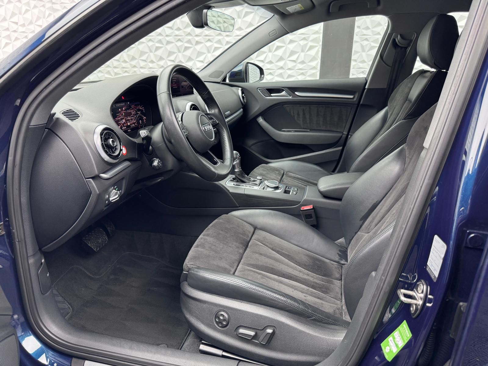 Fahrzeugabbildung Audi SPORTBACK 40 TFSI QUA/ACC/AHK/RCAM/MATRIX/VIRTUA