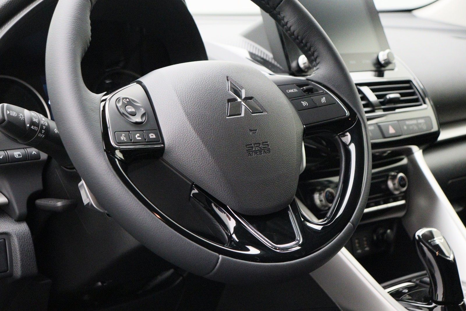 Fahrzeugabbildung Mitsubishi Eclipse Cross Plug-in Hybrid 2.4 Basis 4WD