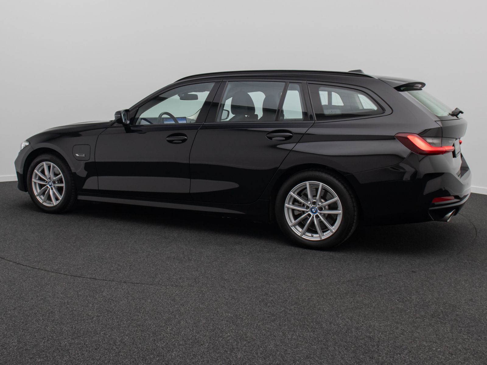 Fahrzeugabbildung BMW 330e DAB Widscreen Geschwindigkeitsreg Sport PDC