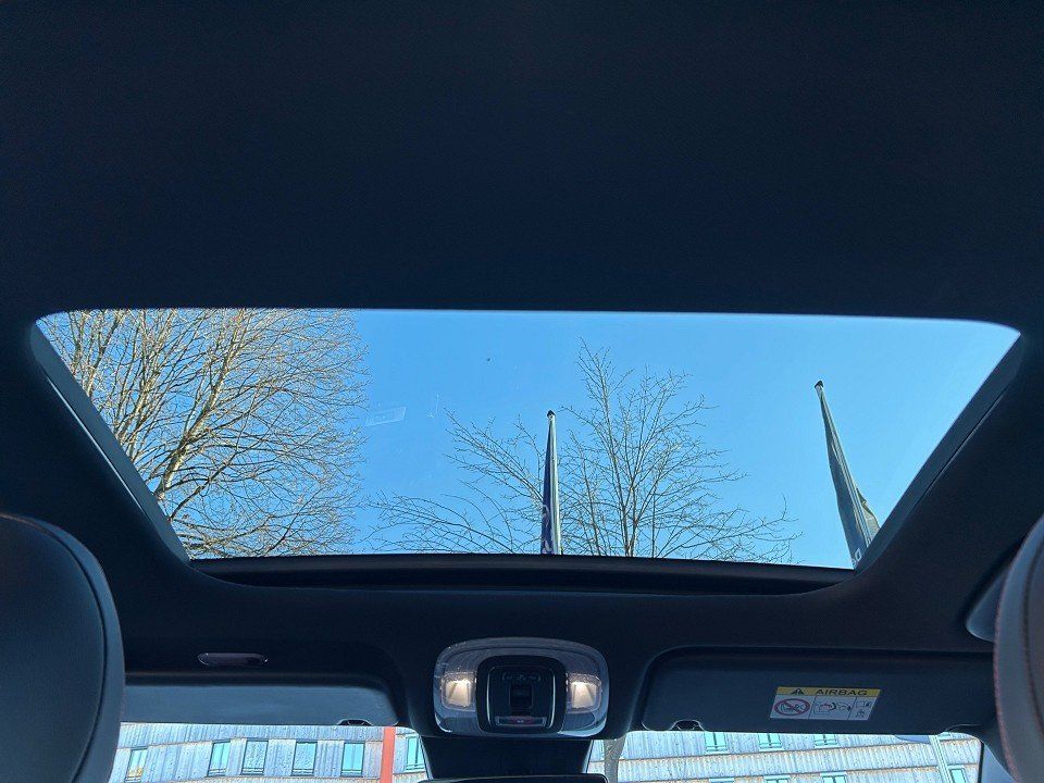 Fahrzeugabbildung Hyundai KONA 1.6T AT 4WD NLINE ULTIMATE-P GLASDACH BOSE+