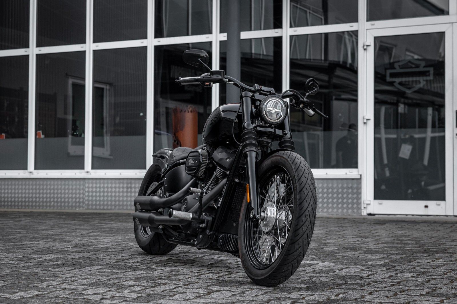 Fahrzeugabbildung Harley-Davidson FXBBS STREET BOB Softail 114 CUI - JEKILL&HYDE