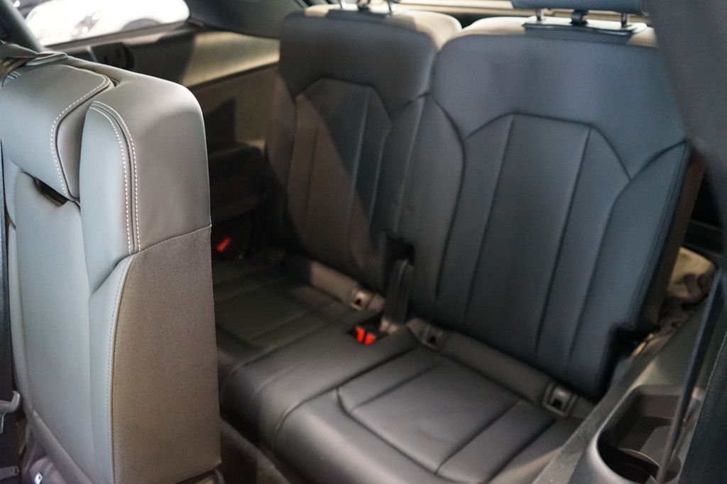 AUDI SQ7 TFSI | B&O | HuD | Pano | Laser | 7-Sitze AUDI SQ7 TFSI | B&O | HuD | Pano | Laser | 7-Sitze