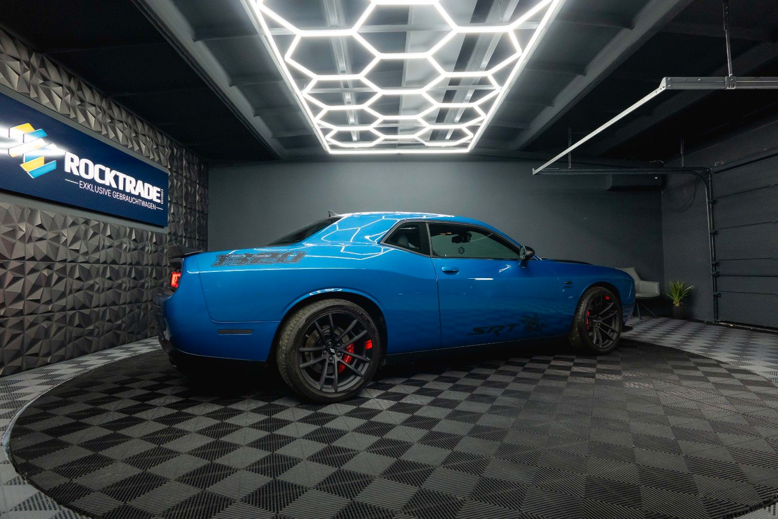 Fahrzeugabbildung Dodge Challenger 6.4 V8 SRT 392 R/T 1320 SCAT PACK
