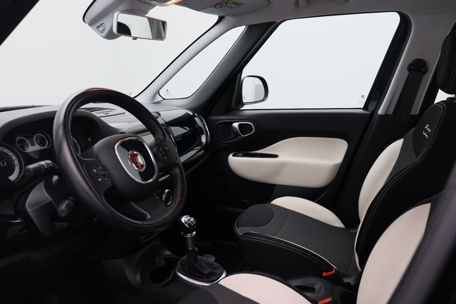 Fahrzeugabbildung Fiat 500L Trekking 1.6 NAVI