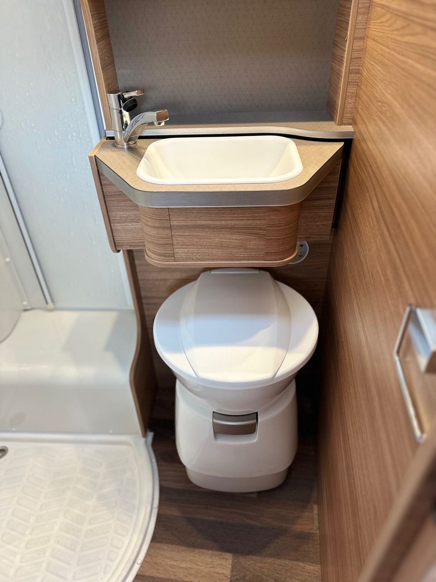 Fahrzeugabbildung Weinsberg CaraCompact MB EDITION PEPPER 640 MEG AHK WINTER