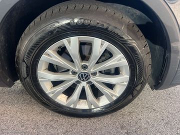 Volkswagen Tiguan - 9