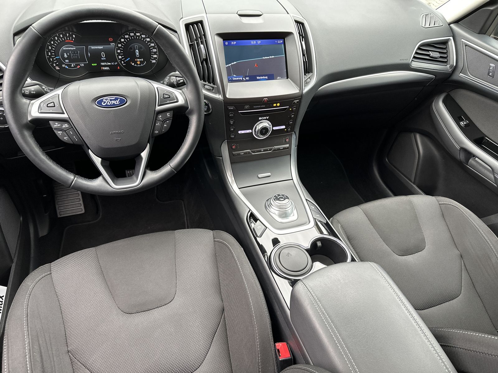 Fahrzeugabbildung Ford S-MAX 2.5 Hybrid 7-Sitzer Titanium NAV+LED+PANO