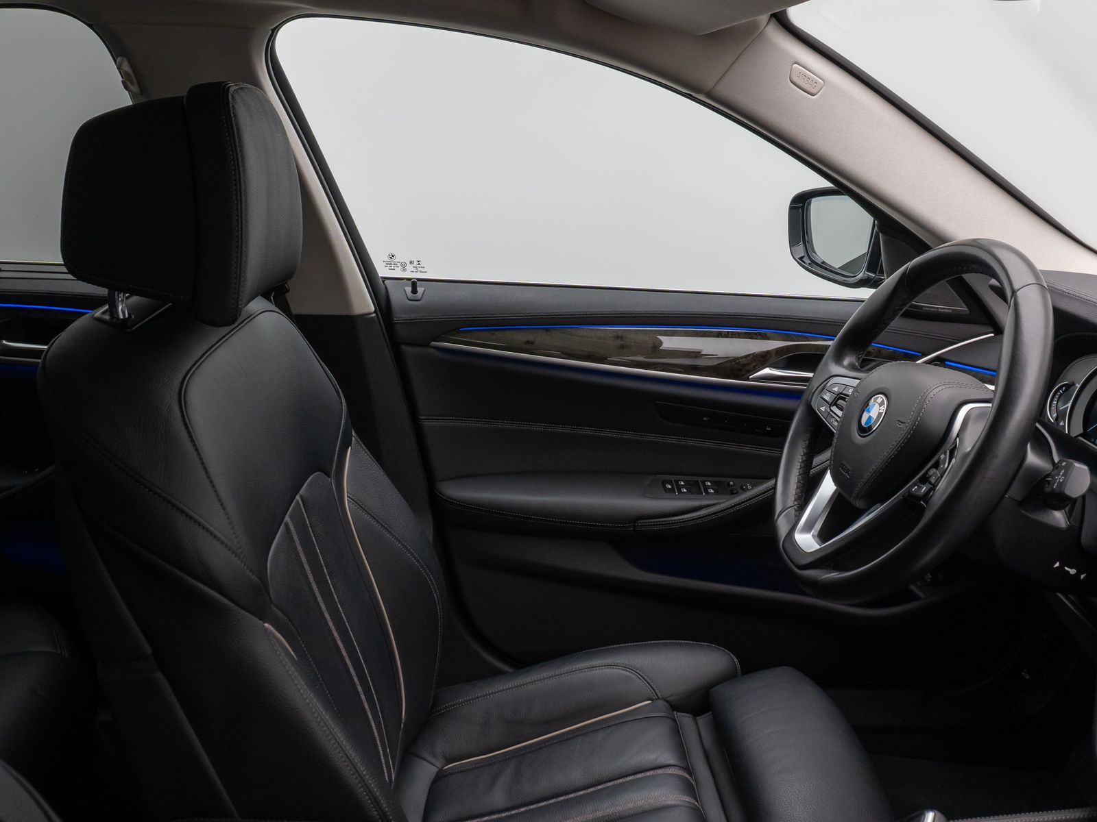 Fahrzeugabbildung BMW 520d Luxury Line Kamera HUD H/K Massage DisplKey