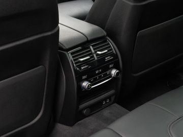 Fahrzeugabbildung BMW 530e Panorama Kamera Laser HUD DAB H/K ACC AHK