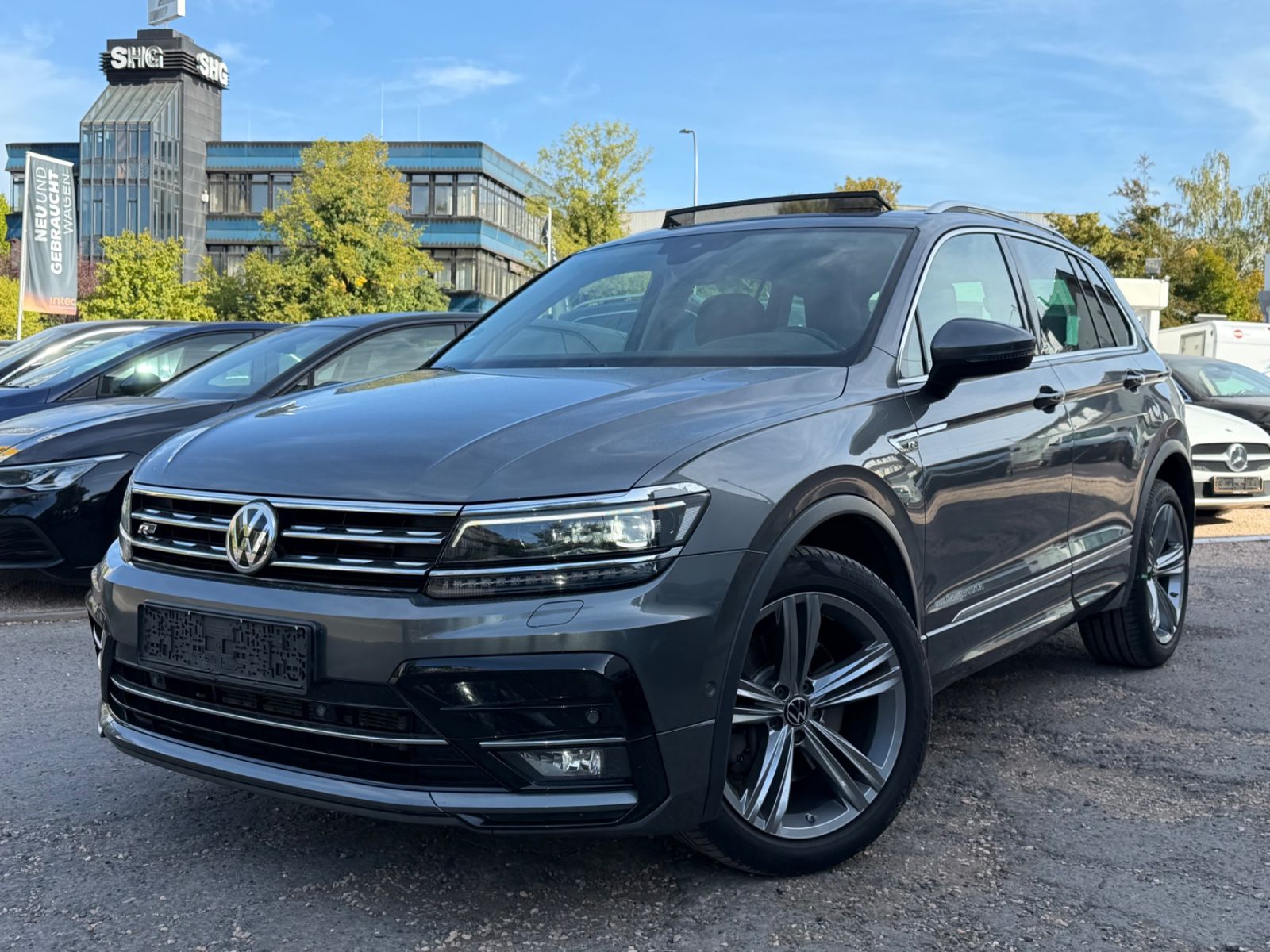 Volkswagen Tiguan - 1