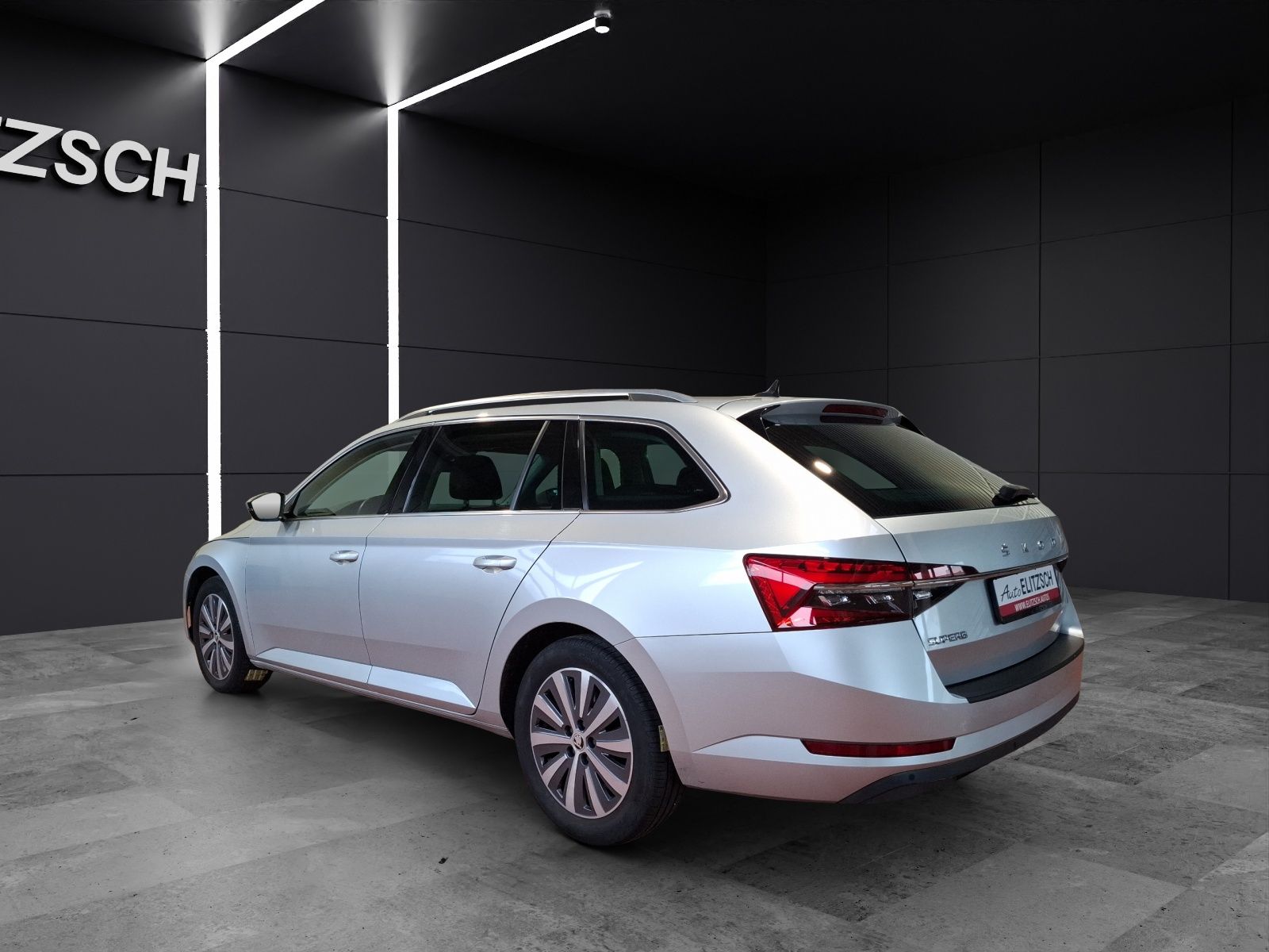 Fahrzeugabbildung SKODA Superb Combi TSI Style DSG Matrix AHK Navi AID b